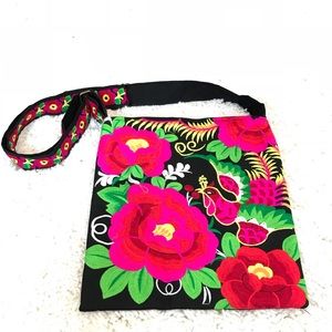 Crossbody bag embroidered